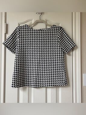 Philosophy Black and White Houndstooth Short Sleeve Top